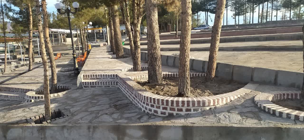اتمام کار پیاده رو سازی وجدول کشی وسنگ فرش در بلوک 5 آرامستان